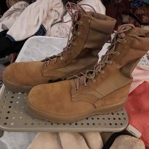 Womens size 7 brown Army combat boots